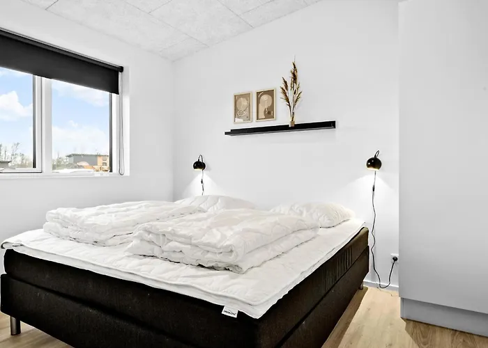 5 Bedroom Awesome In Casa de Férias *